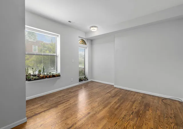 Photo 2 of Townhouse at 4429 Oakland Ave, Saint Louis, MO 63110 | MLS# MIS21069091 | | Sold on 2021-12-15