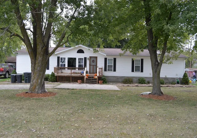 Photo 2 of Single Family Residence at 207 N Cooper St, Wayland, MO 63472 | MLS# MIS21074274 | | Sold on 2021-12-15