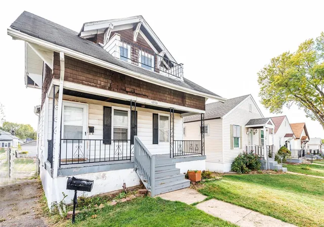 Photo 2 of Single Family Residence at 4350 Fairview Ave, Saint Louis, MO 63116 | MLS# MIS21076779 | | Sold on 2022-07-11