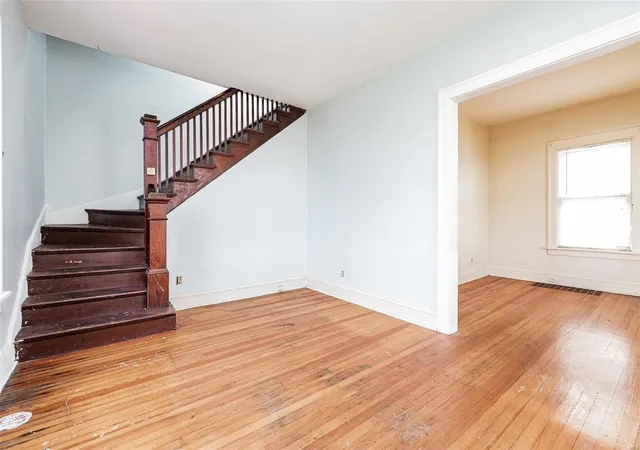Photo 3 of Single Family Residence at 4350 Fairview Ave, Saint Louis, MO 63116 | MLS# MIS21076779 | | Sold on 2022-07-11