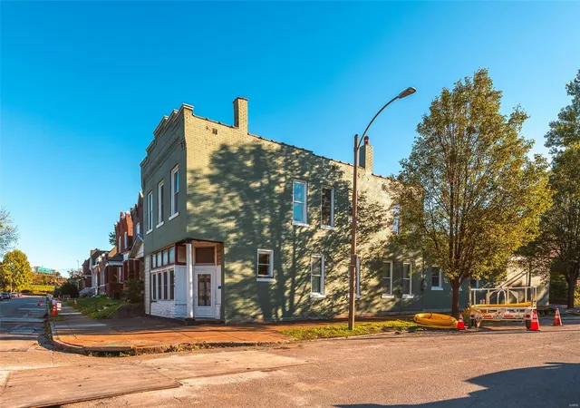 Single Family Residence at 624 Wilmington Ave, Saint Louis, MO 63111 | MLS# MIS21078613 | | Sold on 2022-01-06