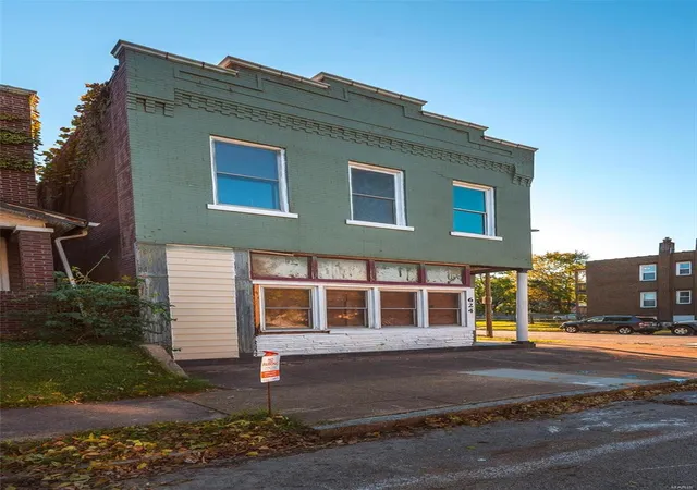 Photo 2 of Single Family Residence at 624 Wilmington Ave, Saint Louis, MO 63111 | MLS# MIS21078613 | | Sold on 2022-01-06