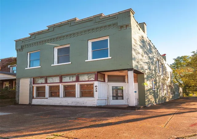Photo 3 of Single Family Residence at 624 Wilmington Ave, Saint Louis, MO 63111 | MLS# MIS21078613 | | Sold on 2022-01-06