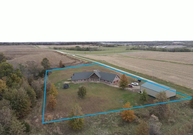 Photo 3 of Single Family Residence at 27028 Cr 219, Wyaconda, MO 63474 | MLS# MIS21079418 | | Sold on 2022-01-28