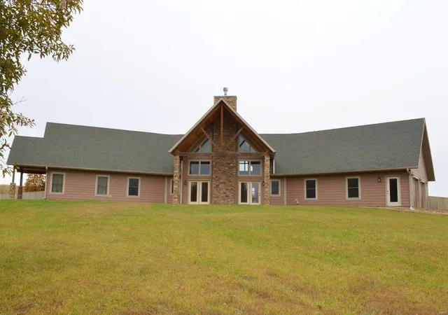 Photo 4 of Single Family Residence at 27028 Cr 219, Wyaconda, MO 63474 | MLS# MIS21079418 | | Sold on 2022-01-28