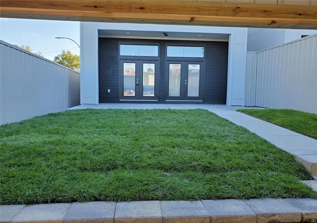Photo 2 of Single Family Residence at 3007 Lafayette Ave, Saint Louis, MO 63104 | MLS# MIS21079869 | | Sold on 2022-04-01