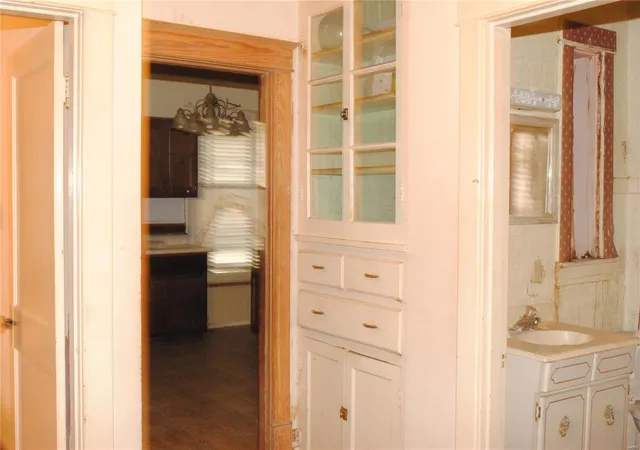 Photo 4 of Multi Family at 3808 De Tonty St, Saint Louis, MO 63110 | MLS# MIS21084150 | | Sold on 2022-05-31