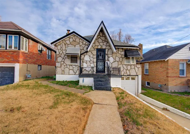 Single Family Residence at 3010 Gary Dr, Saint Louis, MO 63121 | MLS# MIS21085000 | | Sold on 2021-12-30