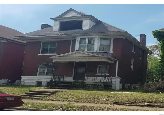 Photo 1 of Single Family Residence at 5120 Maple Ave, Saint Louis, MO 63113 | MLS# MIS21087029 | | Sold on 2022-03-25