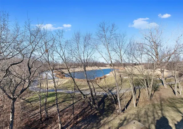 Photo 2 of Single Family Residence at 2322 Wills Hollow Dr, Saint Peters, MO 63376 | MLS# MIS21089311 | | Sold on 2022-02-28