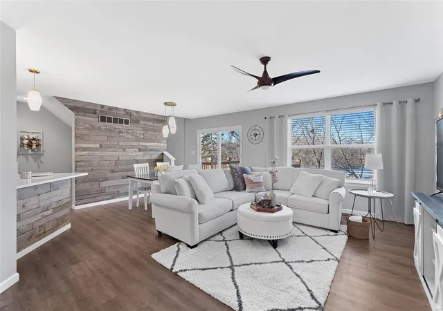 Photo 4 of Single Family Residence at 2322 Wills Hollow Dr, Saint Peters, MO 63376 | MLS# MIS21089311 | | Sold on 2022-02-28