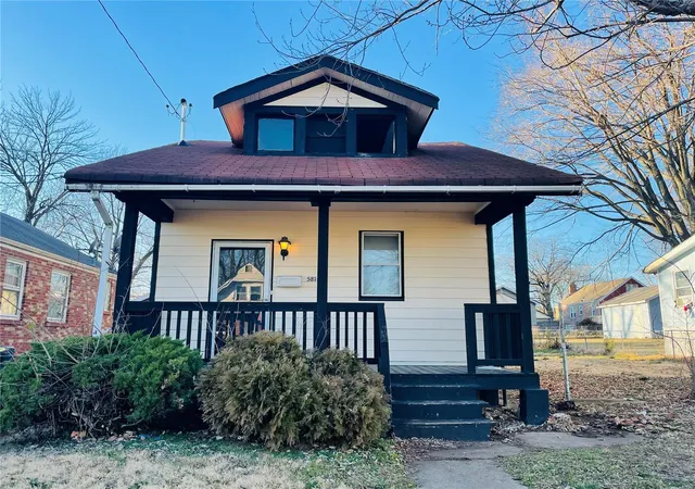 Single Family Residence at 5815 Hodiamont Ave, Saint Louis, MO 63136 | MLS# MIS22000561 | | Sold on 2022-03-01