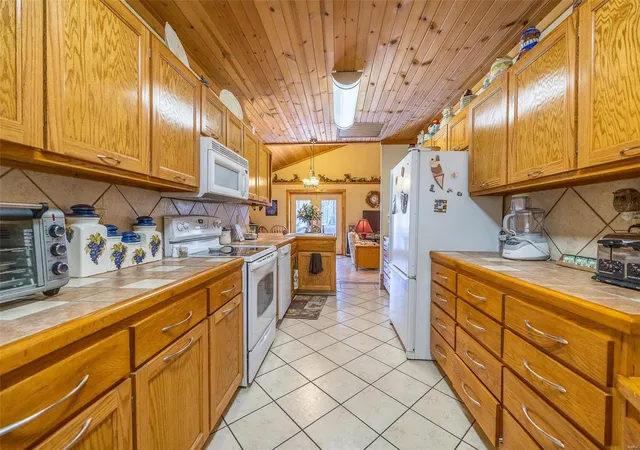 Photo 5 of Single Family Residence at 1078 State Road M, Conway, MO 65632 | MLS# MIS22006287 | | Sold on 2022-03-03