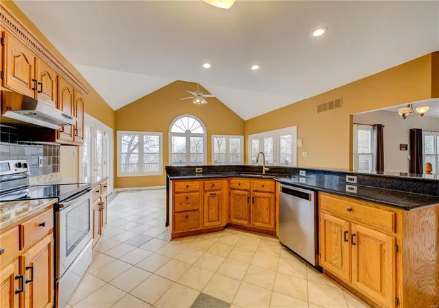 Photo 3 of Single Family Residence at 3471 Brookwood Cir, Saint Charles, MO 63301 | MLS# MIS22009319 | | Sold on 2022-03-22