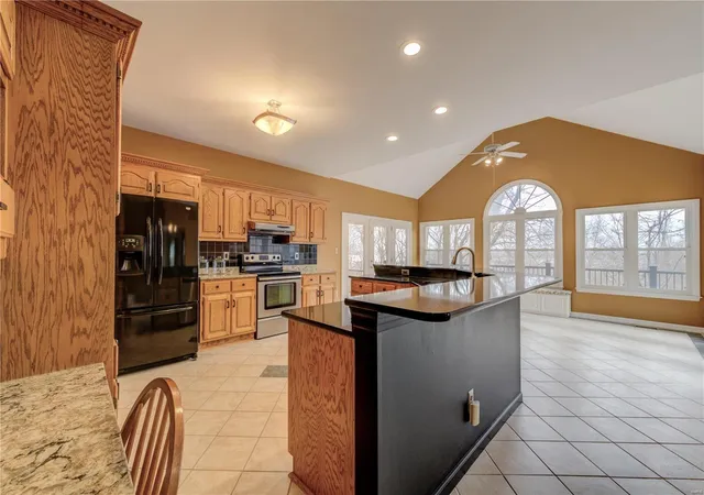 Photo 4 of Single Family Residence at 3471 Brookwood Cir, Saint Charles, MO 63301 | MLS# MIS22009319 | | Sold on 2022-03-22