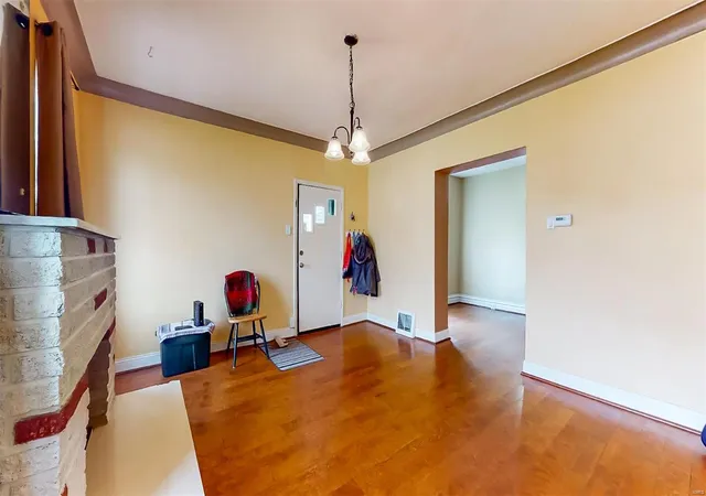 Photo 3 of Single Family Residence at 3654 Roswell Ave, Saint Louis, MO 63116 | MLS# MIS22015656 | | Sold on 2022-04-15