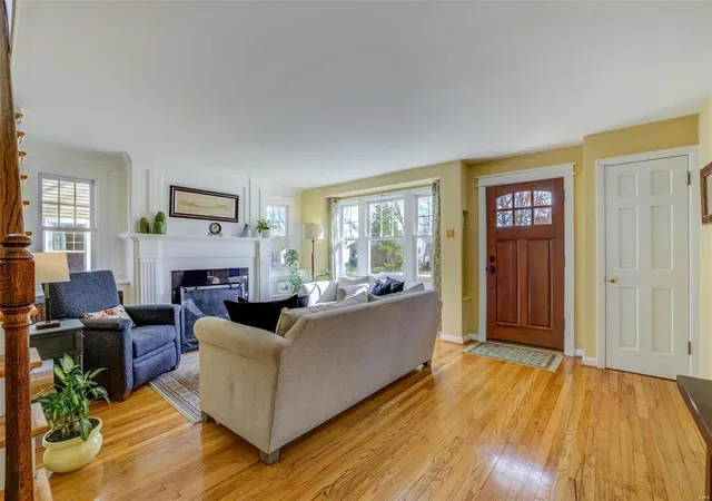 Photo 1 of Single Family Residence at 703 Edwin Ave, Saint Louis, MO 63122 | MLS# MIS22018724 | | Sold on 2022-06-10