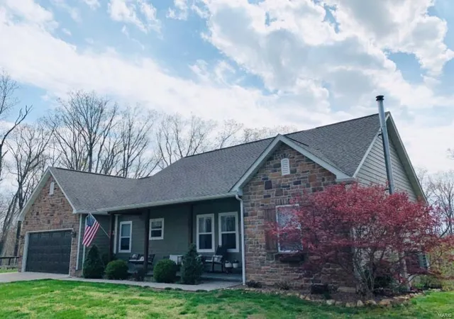 Photo 2 of Single Family Residence at 25 Maple Ridge Ln, New Florence, MO 63363 | MLS# MIS22019496 | | Sold on 2022-06-17