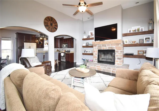 Photo 4 of Single Family Residence at 25 Maple Ridge Ln, New Florence, MO 63363 | MLS# MIS22019496 | | Sold on 2022-06-17