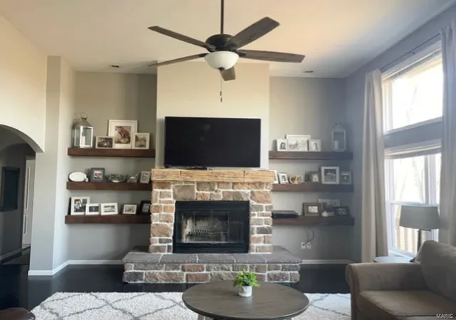 Photo 5 of Single Family Residence at 25 Maple Ridge Ln, New Florence, MO 63363 | MLS# MIS22019496 | | Sold on 2022-06-17