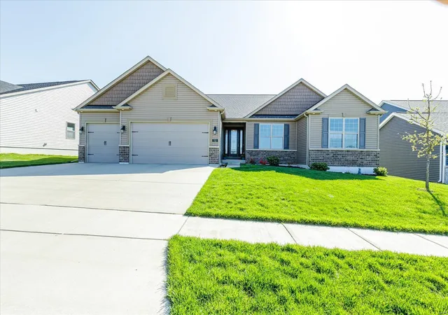 Single Family Residence at 712 Bretton Trails Dr, Lake Saint Louis, MO 63367 | MLS# MIS22021715 | | Sold on 2022-07-07