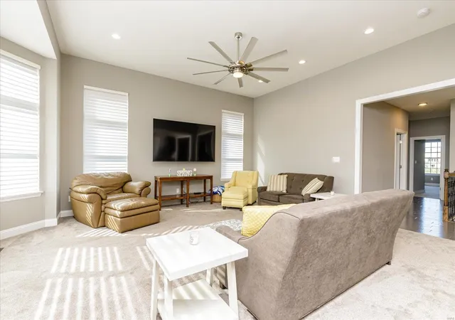 Photo 4 of Single Family Residence at 712 Bretton Trails Dr, Lake Saint Louis, MO 63367 | MLS# MIS22021715 | | Sold on 2022-07-07