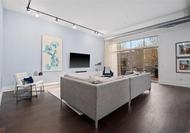Photo 4 of Condominium at 6340 Clayton Rd #103, Saint Louis, MO 63117 | MLS# MIS22024868 | | Sold on 2022-05-09