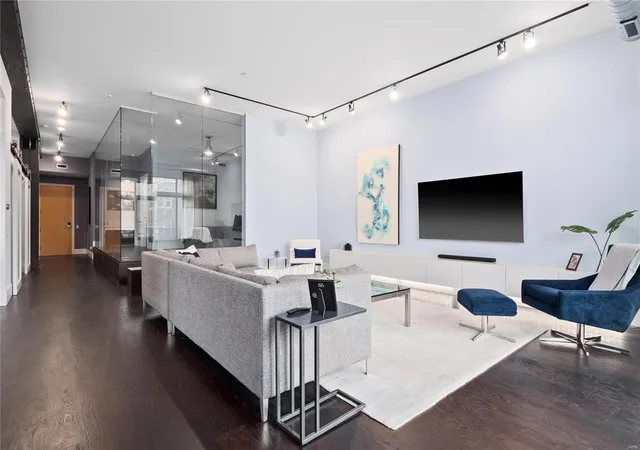 Photo 5 of Condominium at 6340 Clayton Rd #103, Saint Louis, MO 63117 | MLS# MIS22024868 | | Sold on 2022-05-09