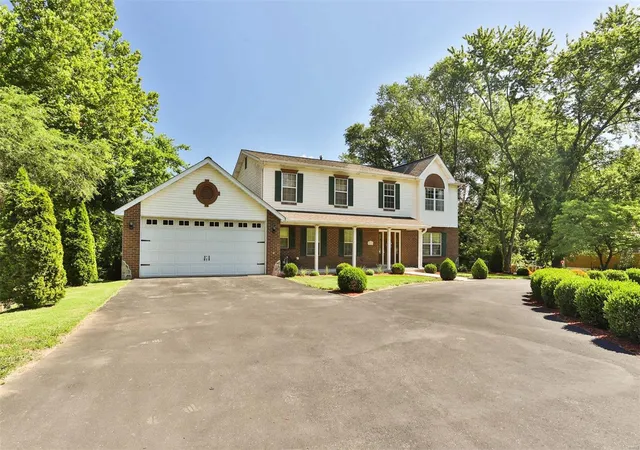 Photo 1 of Single Family Residence at 10131 Schuessler Rd, Saint Louis, MO 63128 | MLS# MIS22025756 | | Sold on 2023-01-10