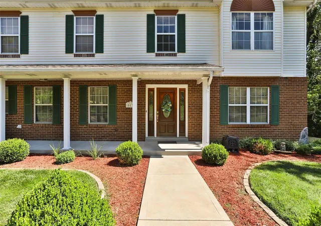 Photo 2 of Single Family Residence at 10131 Schuessler Rd, Saint Louis, MO 63128 | MLS# MIS22025756 | | Sold on 2023-01-10