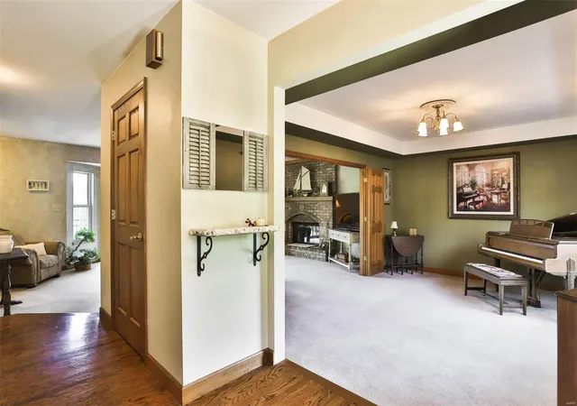 Photo 4 of Single Family Residence at 10131 Schuessler Rd, Saint Louis, MO 63128 | MLS# MIS22025756 | | Sold on 2023-01-10