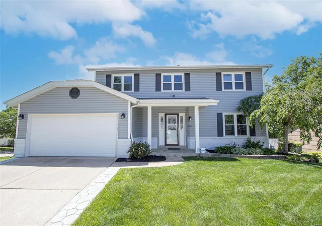 Single Family Residence at 3726 Gumtree Ln, Saint Louis, MO 63129 | MLS# MIS22027584 | | Sold on 2022-06-22