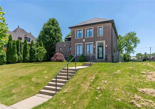 Photo 3 of Single Family Residence at 4312 Washington Blvd, Saint Louis, MO 63108 | MLS# MIS22034410 | | Sold on 2022-08-01