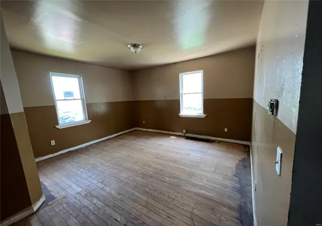 Photo 4 of Multi Family at 7915 Church Rd, Saint Louis, MO 63147 | MLS# MIS22038968 | | Sold on 2022-08-24