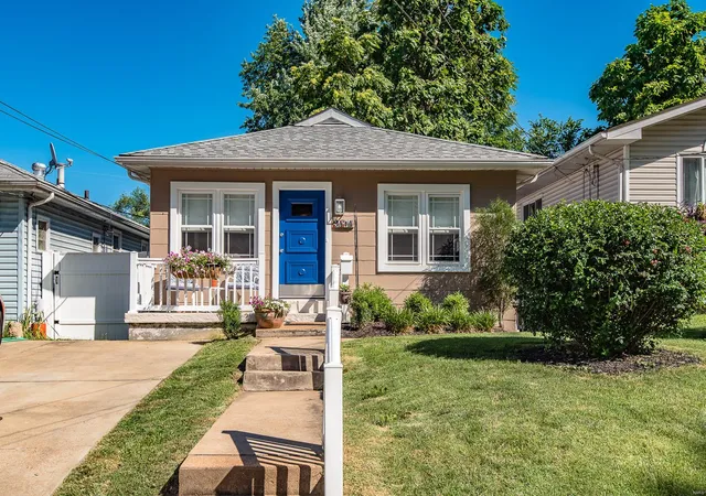 Single Family Residence at 3414 Manhattan Ave, Saint Louis, MO 63143 | MLS# MIS22041813 | | Sold on 2022-08-04