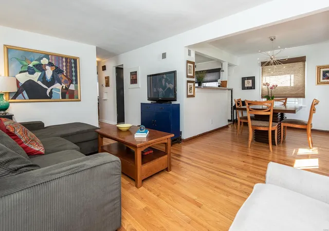 Photo 3 of Single Family Residence at 3414 Manhattan Ave, Saint Louis, MO 63143 | MLS# MIS22041813 | | Sold on 2022-08-04