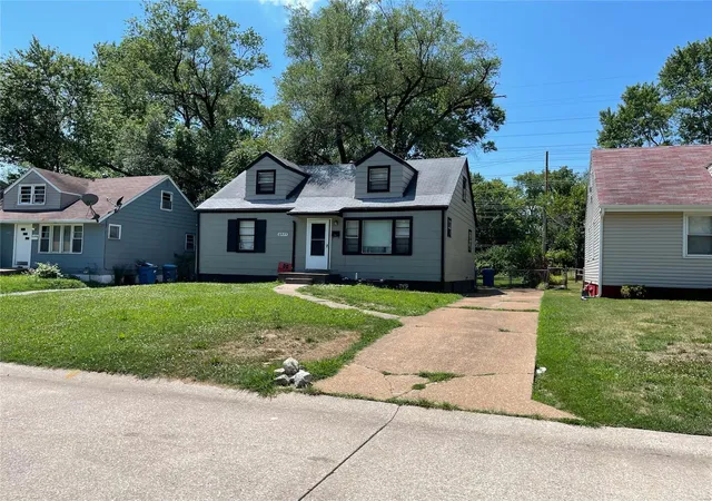 Photo 1 of Single Family Residence at 6829 Berkridge Ct, Saint Louis, MO 63134 | MLS# MIS22043172 | | Sold on 2022-08-11