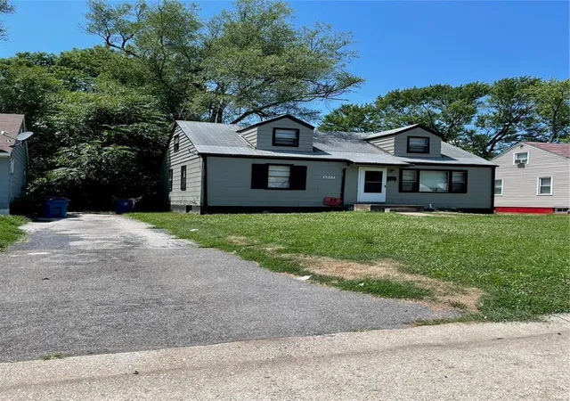 Photo 2 of Single Family Residence at 6829 Berkridge Ct, Saint Louis, MO 63134 | MLS# MIS22043172 | | Sold on 2022-08-11