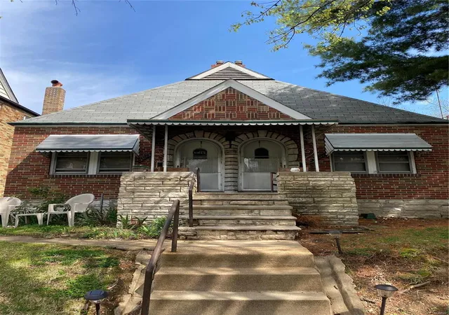 Multi Family at 5011 Pernod Ave, Saint Louis, MO 63139 | MLS# MIS22045522 | | Sold on 2022-09-30