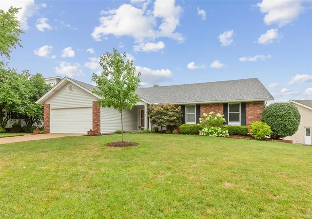 Photo 1 of Single Family Residence at 25 Park Pl, Saint Peters, MO 63376 | MLS# MIS22048579 |  | Sold on 2022-08-31