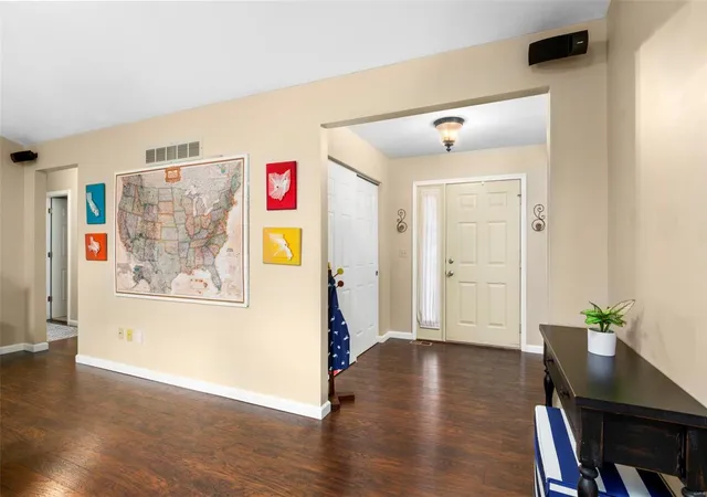 Photo 3 of Single Family Residence at 25 Park Pl, Saint Peters, MO 63376 | MLS# MIS22048579 |  | Sold on 2022-08-31
