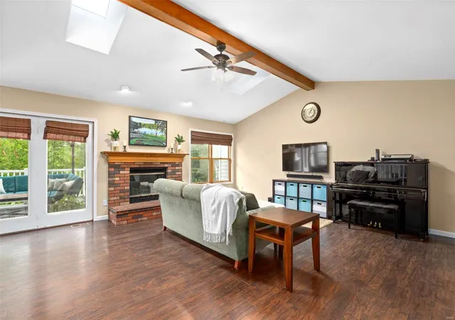 Photo 4 of Single Family Residence at 25 Park Pl, Saint Peters, MO 63376 | MLS# MIS22048579 |  | Sold on 2022-08-31