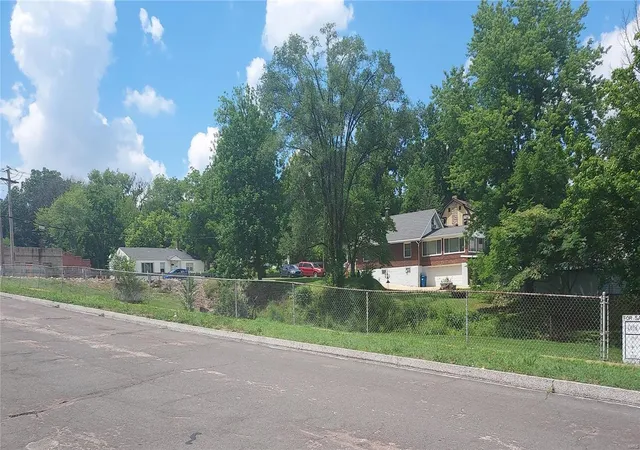 Land for sale at 9824 Flora Ave, Saint Louis, MO 63114 | MLS# MIS22050439 | Listing updated on 2025-08-14