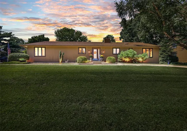 Single Family Residence at 11 Rue Grand Dr, Lake Saint Louis, MO 63367 | MLS# MIS22056317 | | Sold on 2022-09-22