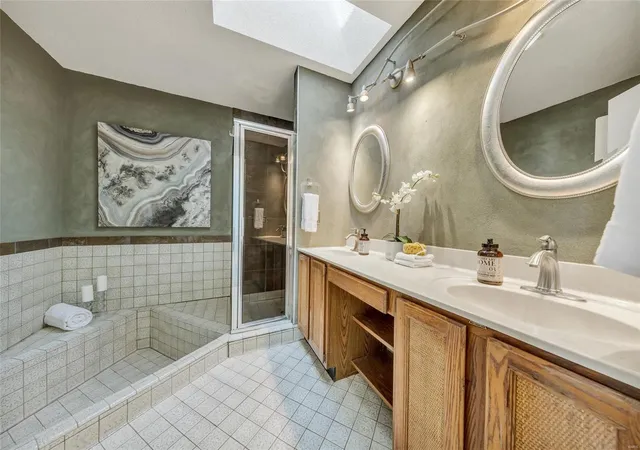 Photo 4 of Single Family Residence at 11 Rue Grand Dr, Lake Saint Louis, MO 63367 | MLS# MIS22056317 | | Sold on 2022-09-22