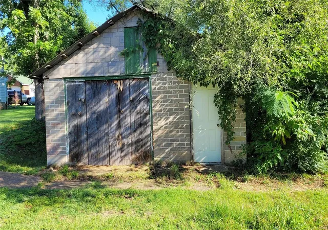 Photo 3 of Single Family Residence at 121 Hwy T, Rosebud, MO 63091 | MLS# MIS22059693 | | Sold on 2022-10-27
