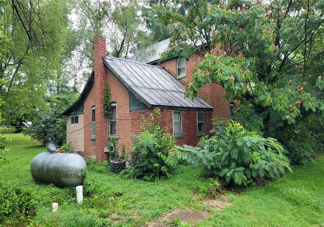 Photo 4 of Single Family Residence at 121 Hwy T, Rosebud, MO 63091 | MLS# MIS22059693 | | Sold on 2022-10-27