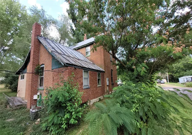 Photo 5 of Single Family Residence at 121 Hwy T, Rosebud, MO 63091 | MLS# MIS22059693 | | Sold on 2022-10-27