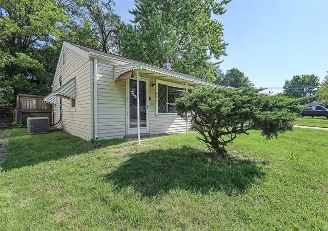 Photo 1 of Single Family Residence at 6437 Vita Dr, Saint Louis, MO 63123 | MLS# MIS22060221 | | Sold on 2022-11-04