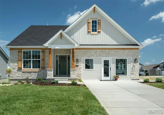 1st image of 0 Hawthorn (estates At Huntleigh Ridge), Wentzville, MO 63385 | MLS# MIS22065291